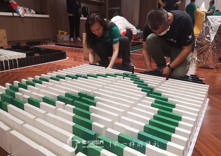 多米諾譜寫施耐德智慧城市