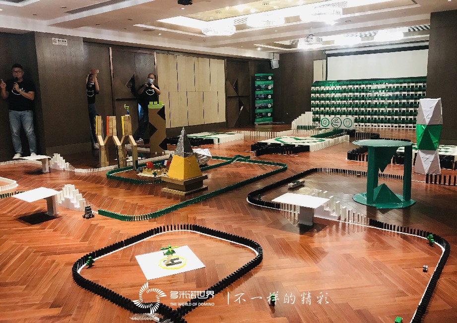 多米諾譜寫施耐德智慧城市