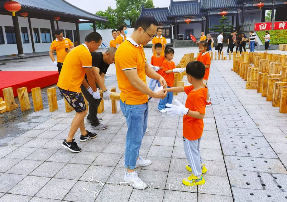  1萬塊多米諾骨牌，總長2500米！象山影視城“演繹”長征路