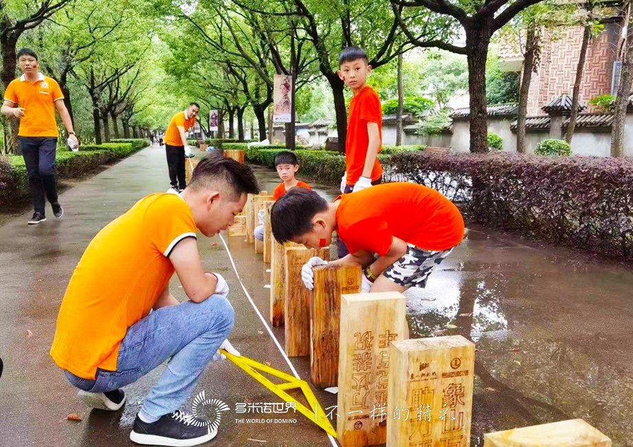  1萬塊多米諾骨牌，總長2500米！象山影視城“演繹”長征路