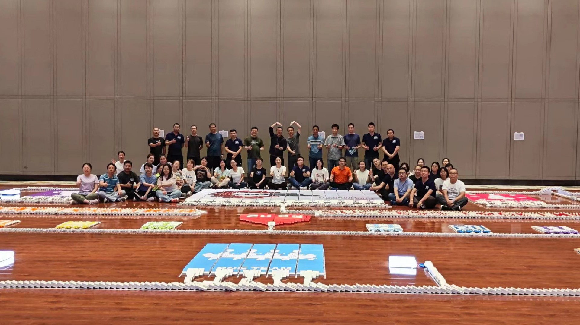 “同心同在，共創(chuàng)共贏”凱斯紐荷蘭多米諾骨牌團(tuán)隊(duì)挑戰(zhàn)